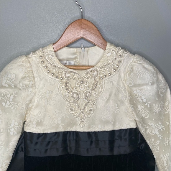 Jessica McClintock x Vintage Toddler Pearl & Lace Dress - Picture 4 of 13